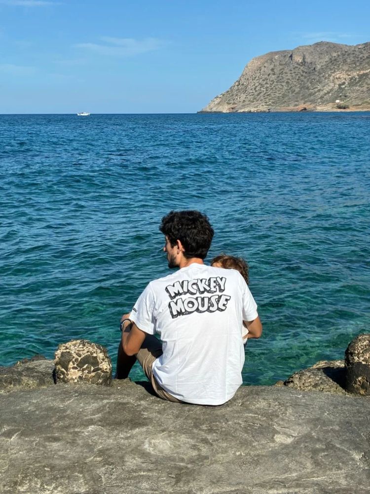 Théo Laberrondo au bord de l'eau, en Sud-Gironde